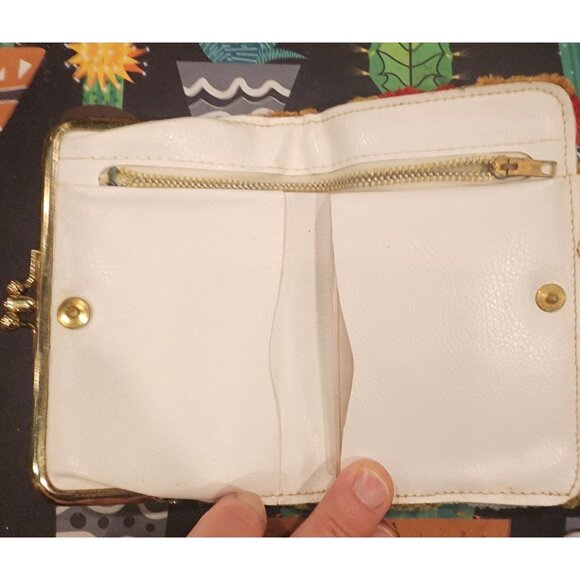 Vintage Floral Tapestry Coin Purse Wallet W/ White Interior & Gold Tone Clasp - Picture 3 of 8